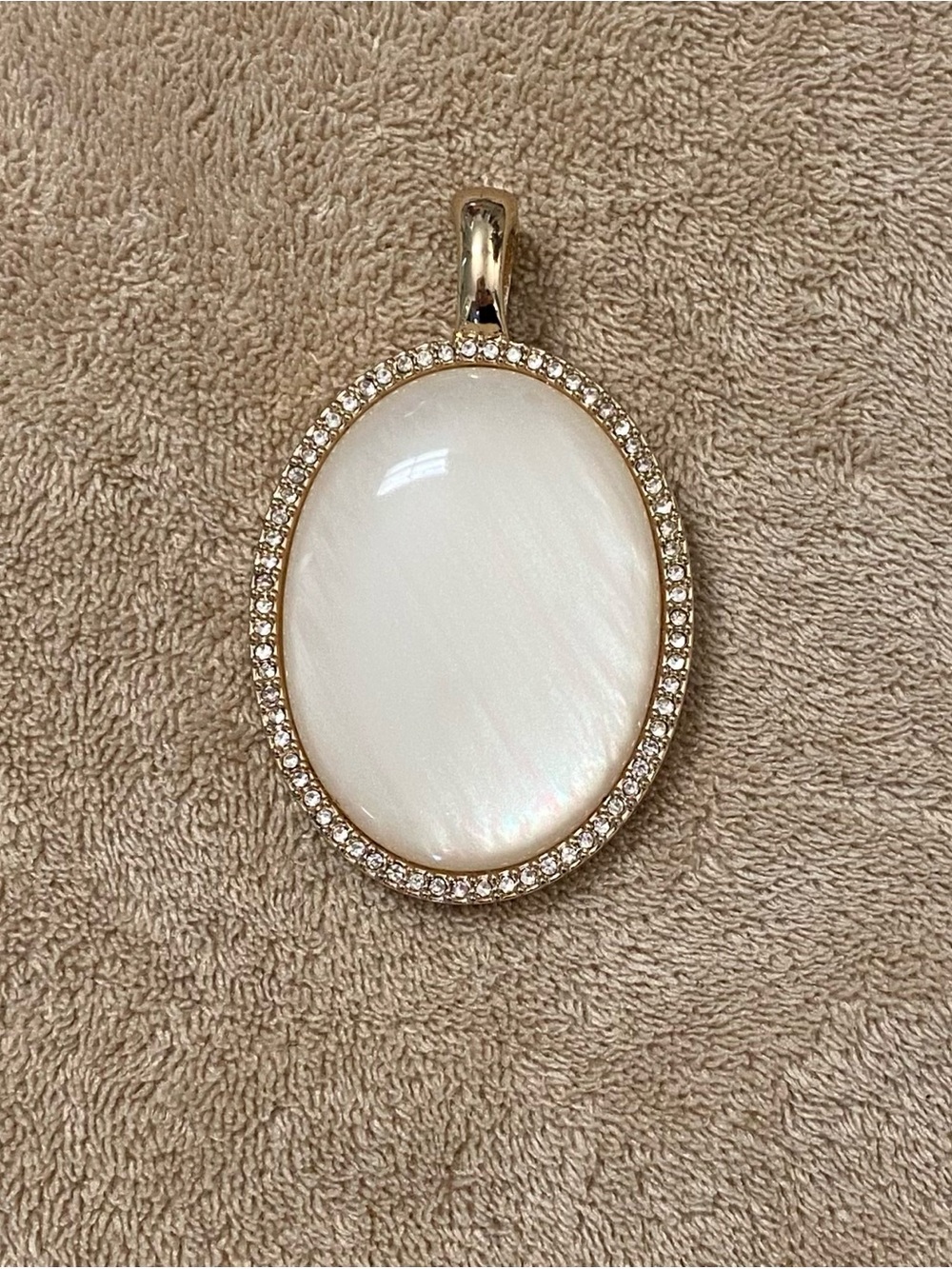 Gold-Frame White Mother-of-Pearl Oval Pendant with Crystal Halo